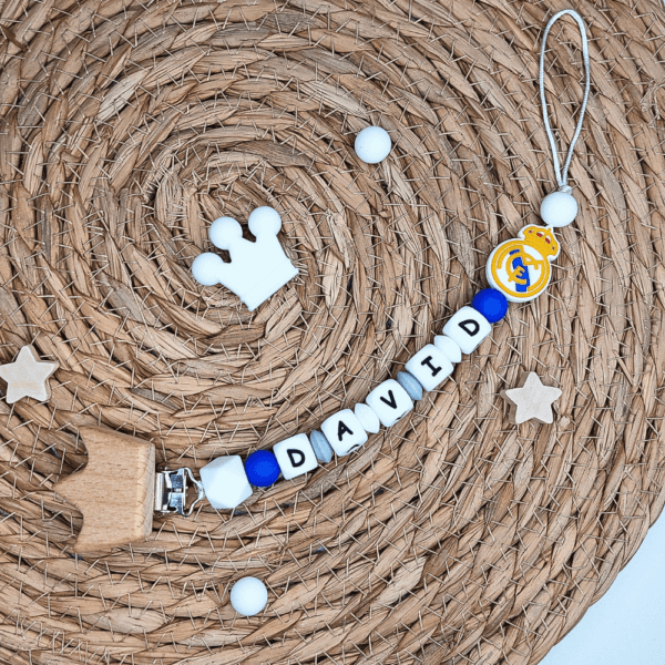 sujetachupetes-david-real-madrid-regalo-original-bebe