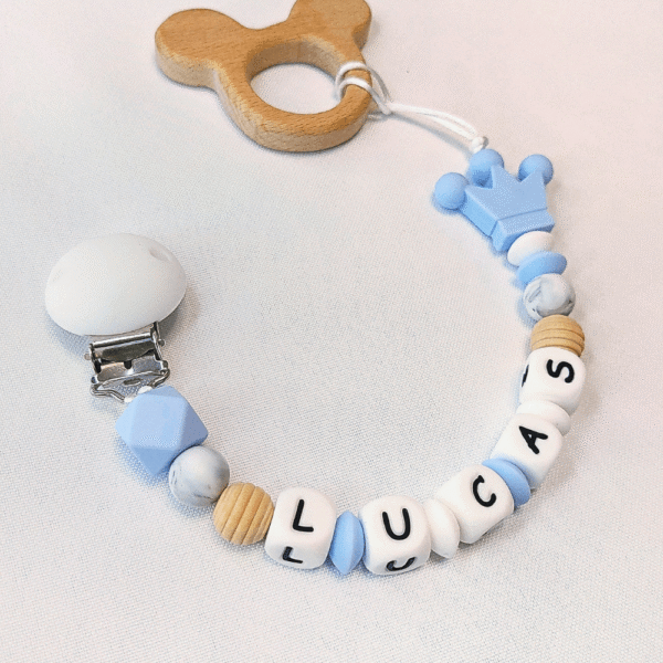 chupetero-corona-mickey-personalizado-lucas-azul-madera