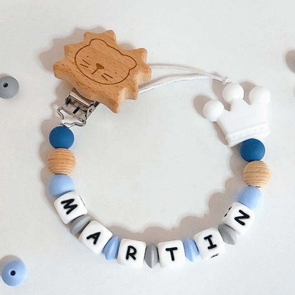chupetero-leon-corona-personalizado-martin-blanco-azul