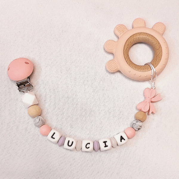 chupetero-mordedor-lazo-personalizado-lucia-rosa-madera