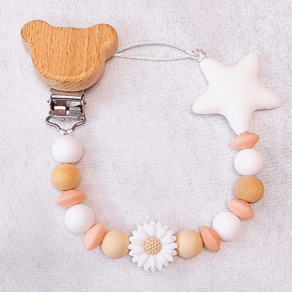 chupetero-oso-flor-blanco-rosa-madera-beige-neutro