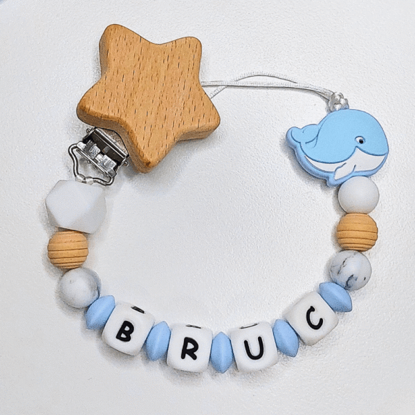 chupetero-personalizado-ballena-estrella-madera-bruc-azul-claro