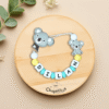 chupetero-personalizado-koala-dilan-amarillo-azul-fondo-bonito