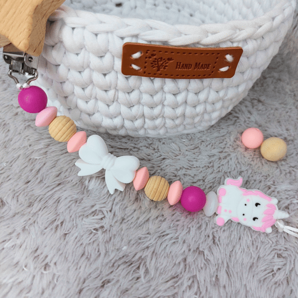 chupetero-unicornio-lazo-rosa-estrella-madera-suave