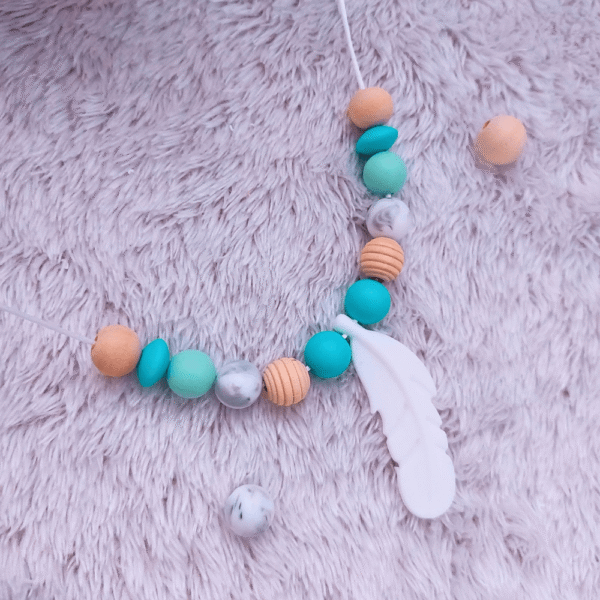 collar-lactancia-silicona-pluma-verde-turquesa-natural