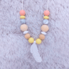 collar-mordedor-silicona-pluma-colores-suaves-amarillo-rosa