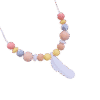 collar-mordedor-silicona-pluma-tonos-coral-amarillo-gris-fondo-trasnparente