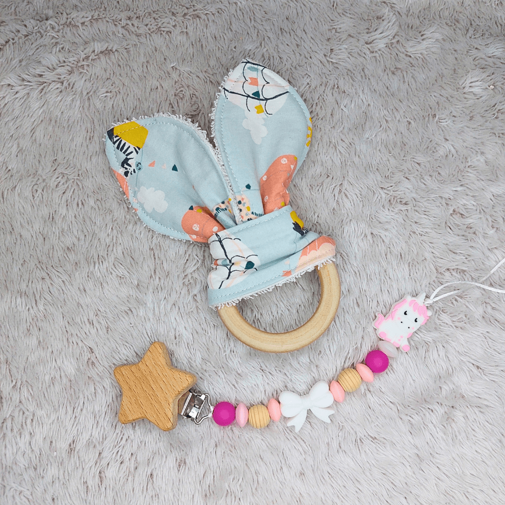 mordedor-orejas-estampado-chupetero-unicornio-lazo-rosa